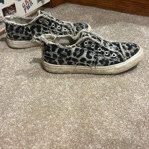 GIRLIE GIRL SHOES ( look like blowfish shoes)